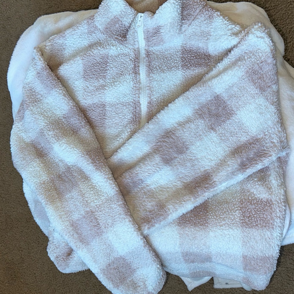 Cozy plaid half-zip🩷🤍